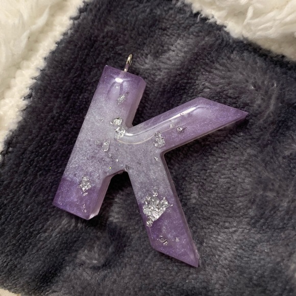 Handmade Resin Name Initials Keychains - Picture 4 of 13